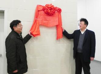 “歷史的跨越<div id=